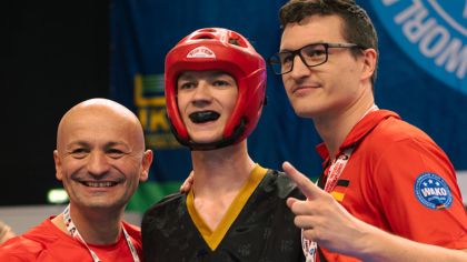 Lejs Fejzic mit den Landestrainern PF Kenan Fejzic (li.) und Stefan Reinboth