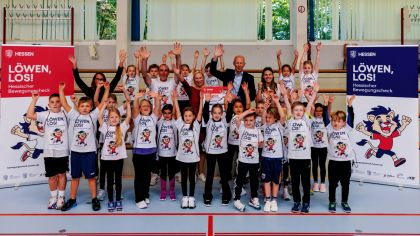 Ende September fiel an der Wilhelm-Busch-Schule in Hofheim der Startschuss für den neuen „Hessischen Bewegungscheck“.Es handelt sich um ein Nachfolgeprojekt eines Testverfahrens, das in Hessen im Jahr 2019 eingeführt wurde.Foto: Jörg Halisch