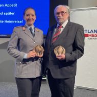 Sportschützin Doreen Vennekamp und der Sportleiter des Hessischen Schützenverbandes Otmar Martin wurden mit der Sportplakette des Landes Hessen ausgezeichnet.                 Bild: Thomas Stumpf