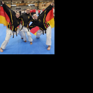 V.l.: Julie Stevens, Patricia Hebbel, Natalie Jürgensmann                Bild: Deutscher Karate Verband