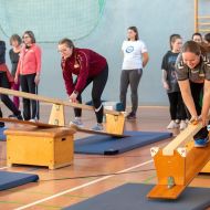 Sieht man gleich: eine Bewegungsbaustelle. Ausschnitt aus dem Seminar der Sportjugend Waldeck-Frankenberg.                Bild: Artur Worobiow