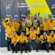 Linus Kesper (stehend, Vierter v.l.) mit dem DSV-Team nach der Siegerehrung für den Mixed-Team-Wettkampf                Bild: DSV
