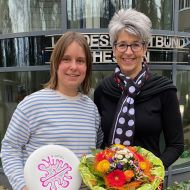 Jana Froese (links), Teilnehmerin des Mentoring-Programms des Landessportbundes Hessen, zusammen mit ihrer Mentorin Tanja Frank, der Präsidentin des Hessischen Schützenverbandes.                 Bild: HSV/privat