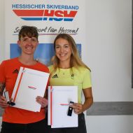 Noemi Ristau (l.) und Paula Brenzel (r.) 2023 bei der Verleihung des Goldenen Schneekristalls                Bild: Jan Simon Schäfer