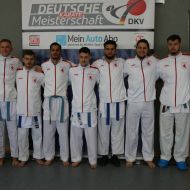 Kampfgemeinschaft Kassel/Limburg v.l.: Jamal Laudiai (Landestrainer Kumite Hessen Süd), Marvin Bier, Maxim Harisow, Aymane Takzima, Edgard Merkine, Emre Aslan, Danyil Anisimov, Marcel Shepelev, Alexander Lang (Landestrainer Kumite Hessen Nord)                Bild: Martina Bier für den HFK