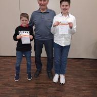 Auf dem Bild von links: Leonard Schmidt mit 5xGold, Adam Schleucher,  Stützpunktleiter des TSV Höchst, Adrian Geist mit 5xGold

                Bild: Sportkreis Odenwald Petra Weigel