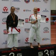 Lara Marie Schäfer vom SC Judokan Frankfurt e.V. (rechts) gewinnt Bronze.                Bild: Martina Bier für den HFK