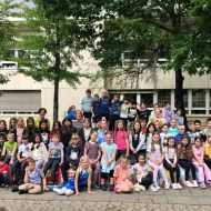 Die erfolgreichen Klassen der Albert-Schweitzer-Schule Hattersheim.                Bild: Kathrin Zimmermann