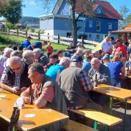 34. Sportkreiswandertag 2023 - Blick in die Wandergruppen nach der Rückkehr                Bild: Willi Röhn
