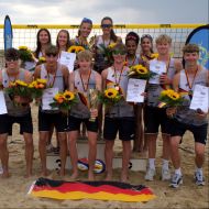 Siegerehrung U18-DM: Joris Backhaus (vorne m. Pokal) und Jorris Müller (rechst daneben) sichern sich den Titel.                Bild: Matze@SVP