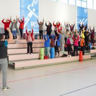 Aufwärmen ist vor jeder Form des Sporttreibens wichtig. Referent Florian Thimm hatte für die Teilnehmerinnen des Aktivtags Tipps dazu parat.                Bild: Ralf Wächter