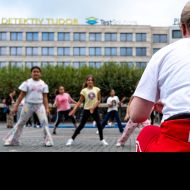 Sport vor Ort bei der "50 Grad - Freitags-Konsti" mit der Turnabteilung von Eintracht Frankfurt.                Bild: Florian Wiegand