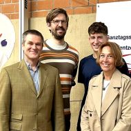 von links: Sportkreis-Vorsitzender Dr. Jörg Möller, Max Balken, FSJ´ler Mika Weidner, Schulleiterin Dr. Anne Brenner, Tom Weise
                Bild: Tina Schott