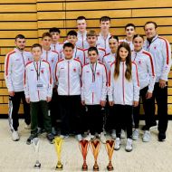 Teile des Hessischen Karate Teams mit Landestrainer Kumite Nord Alexander Lang (ganz rechts) und Betreuer Marcel Harisow (links)                Bild: Markus Lang für den HFK