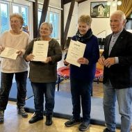 von links: Monika Emanuel, Karin Römer, Maria Ries (alle Gymnastikverein Huppert), Helmut Heisen (2. Vorsitzender Sportkreis Rheingau-Taunus)                Bild: Sportkreis