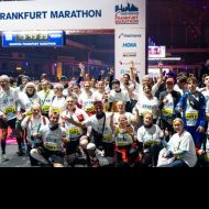 Die Gedenkstaffel nach dem gemeinsamen Zieleinlauf.                Bild: Florian Wiegand