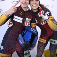 Kim Kalicki (links), hier mit Leonie Fiebig, hat ihren ersten Saisonsieg in der Tasche                Bild: Viesturs Lacis