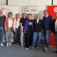 v.l. Prof. Dr. Zielinski (Sportkreis Gießen), Isabelle Schikora (Sportjugend Hessen), Josephine Lefèvre, Lara Mohr (Beisitzerinnen), Chantal Herrmann (Jugendwartin), Leonie Kammer (Beisitzerin), Dr. Klaus Dieter Greilich, Henry Mohr (Sportkreis Gießen)
Es fehlen: Tim Titus Günther (Jugendwart) und Maximilian Haack (Beisitzer)                Bild: Christine Preuß
