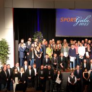 Schöner Abschluss der Sportgala mit den Geehrten in der Groß-Gerauer Stadthalle. Für alle gab es reichlich Applaus.                         Bild: Kreisverwaltung Groß-Gerau