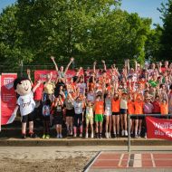 Bestes Wetter für alle Sportler und Sportlerinnen, Jung und Alt! Beste Voraussetzungen, um sich miteinander auf das Sportabzeichen vorzubereiten, eine als Orden anerkannte Auszeichnung für den Nachweis von Fitnessdaten in verschiedenen Disziplinen.                 Bild: Ellen Lewis