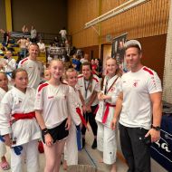 Teil des LV Hessen Teams, rechts: Kata Landestrainer Thorsten Steiner                Bild: HFK