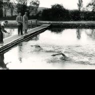 Vom Schwimmbad zum Naturschutzprojekt:Die „Alte Badeanstalt“in Korbach. Foto: Archive des TSV Korbach und der Kreisstadt Korbach