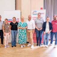 Das Foto zeigt Sportministerin Diana Stolz (4. von links) zusammen mit Susanne Olbricht-Krause, Martina Pulkis, Kerstin Wöll, Frank Eser (Referatsleiter Vielfalt im Sport der Sportjugend Hessen), Meike Freitag, Sportjugend-Vorsitzende Malin Hoster und Markus Wehenkel (von links).Foto: Mihael Prebezac