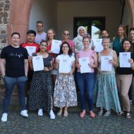 15 neue Übungsleiter*innen bringen mehr Vielfalt in den Sport! In Groß-Gerau haben 15 engagierte Menschen – mit und ohne Migrationsgeschichte – erfolgreich die interkulturelle Übungsleiter-C-Ausbildung abgeschlossen.                 Bild: Kreis Groß-Gerau