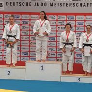 Julie Hölterhoff, links                Bild: Mario Rolle
