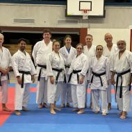 Kampfrichter Hessen mit dem Referenten Dr. Y. Islam (zweiter von links) und Kata Landestrainerin Sophie Wachter (vierte von links)                Bild: Verschiedene für den HFK