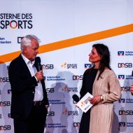 Lsb h-Vizepräsident Ralf-Rainer Klatt (links) war beeindruckt von der Vielfalt der eingereichten Projekte.Foto: Genoverband e. V./Franz Fender