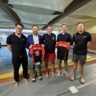 V.l.: Jens Kleinert (HTV-Vizepräsident Leistungssport), Marcus Weber (Bürgermeister Stadt Rotenburg), Oliver Weber (LC Marathon Rotenburg), Daniel Iliev (Sportkreis Hersfeld-Rotenburg) und Frederick Krause (Landestrainer) eröffneten die Standortbestimmung im 25-Meter-Hallenbad.                Bild: Tanja Weber