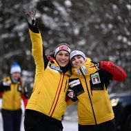 Gute Laune bei Leonie Fiebig und Kim Kalicki (von links) nach Platz 3                Bild: Viesturs Lacis