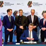 Die Bewerbung um Olympische Spiele ist ein zentrales Projekt, das der DOSB und die Bundesregierung gemeinsam auf den Weg gebracht haben. „Unser Land sucht in diesen schwierigen Zeiten nach neuen Zielen. Die Menschen spüren, dass sich etwas verändern muss – und auf diesem Weg kann Olympia in Deutschland hilfreich sein“, sagt DOSB-Vorstandsvorsitzender Otto Fricke.Foto: Picture-Alliance