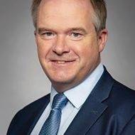 F&uuml;r den Hessischen St&auml;dte- und Gemeindebund, der die Mehrzahl der Kommunen vertritt, hat Gesch&auml;ftsf&uuml;hrer Johannes Heger die Fragen von &bdquo;Sport in Hessen&ldquo; beantwortet.
                Bild: HSGB