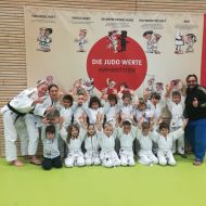 Francesco Liotta, Jana Liotta und Luna Skoberne zeigen dem Nachwuchs, dass Werte Spa&szlig; machen k&ouml;nnen.&nbsp;
&nbsp;
                Bild: Samurai Offenbach