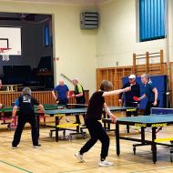 Bei der TG Camberg haben ParkinsonErkrankte jeden Mittwoch die Möglichkeit, Tischtennis zu spielen. Das tut ihnen gut, weil Bewegung den Krankheitsverlauf verlangsamt.Foto: privat