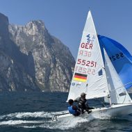 Paul Schmitz (re) und Steuermann Jacob Cross (li) auf dem Gardasee                Bild: SCR