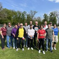links, Nicole Schneider vom Lehr-Team des Landessportbundes Hessen e.V. und Teilnehmende.                Bild: Sportkreis Main-Kinzig e.V.