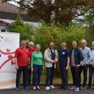 Vorstandsmitglieder des Sportkreises und der AGS starten gemeinsam mit dem Dietzenbacher Bürgermeister Dr. Dieter Lang und Dietzenbachs erstem Stadtrat René Bacher den Rundgang über das Gelände.

v.l.nr.: Jörg Wagner, Eugen Kern, Sabine Göser, Dr. Dieter Lang, Christopher Hahn, René Bacher, Stephan Schulz-Algie, Matthias Kringel.                Bild: Sportkreis Offenbach e.V.