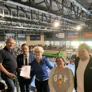Übergabe Förderurkunde "SPORTLAND HESSEN bewegt"
v.l. Ralf Koch-Sportkreis Lahn-Dill, OB Manfred Wagner - Stadt Wetzlar ,Ann-Kathrin Linsenhof- HMFG, Meike Theermann - Buderus Arena, Arne Wohlfarth - HSG Wetzlar                Bild: Sven Lehne