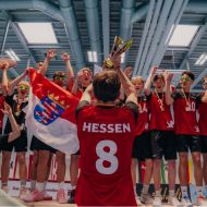 Das männliche U16-Team aus Hessen feiert den Erfolg beim Bundespokal in Dresden.