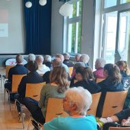 Sportkreis-Vorsitzender Jörg Wagner und Sportabzeichen-Beauftragte Mareike Bauer begrüßen die anwesenden Prüferinnen und Prüfer beim diesjährigen Sportabzeichen-Prüfertreffen. Zu Beginn bedanken sich beide für das herausragende Engagement der Prüferinnen und Prüfer.                Bild: Sportkreis Offenbach e.V.