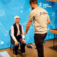 Auch Hessens Sportbeauftragte Ann Kathrin Linsenhoff (linkes Bild) absolvierte den Test, den der LSBH seit Mitte 2022 durchführt.Fotos: LSBH