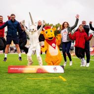 Schwungvoll sind Sportbotschafter und Orga-Team in Hanau ins Sportabzeichen-Festival gestartet. Foto: DOSB/Cem Kazma