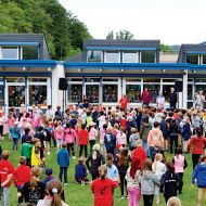 Der Schulhof der Hardtwaldschule in FriedrichsdorfSeulberg war während des Sportsfinderdays mini prall gefüllt.Foto: Sportjugend Hessen/Emil Keller