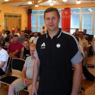 Bundestrainer Alan Ibrahimagic war der prominenteste Referent beim 5. sportartübergreifenden Symposium in Alsfeld.  Der Basketballtrainer führte die deutsche U18 zum EM-Titel (2024), erreichte 2025 mit der U19 das WM-Finale und führte den A-Kader 2025 zum EM-Titel. 
Darüber hinaus war er als Co-Trainer mit dem A-Team bei Olympia und gehörte zum Trainerstab beim Gewinn der Weltmeisterschaft (2023).                Bild: Spissinger