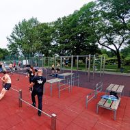 Calisthenics kommt vor allem bei Jugendlichen gut an. In Gie&szlig;en k&ouml;nnen sich Heranwachsende sowohl im Jugendzentrum Gie&szlig;en-West&nbsp; als auch auf einer gro&szlig;en OutdoorAnlage beim Training mit dem eigenen K&ouml;rpergewicht ausprobieren.
&nbsp;
                Bild: SJH