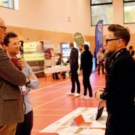 Die „sportinfra“ hat sich als Netzwerkveranstaltung im Bereich Sportstättenbau und -entwicklung etabliert, bei der sich Verantwortliche aus Vereinen, Kommunen und Politik mit Herstellern zu drängenden Fragen austauschen können.
Bild: LSBH
