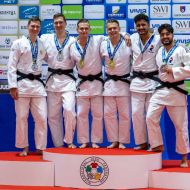 Man sieht Immo und Hendrik Schmidt als Vizeweltmeister auf dem Podium